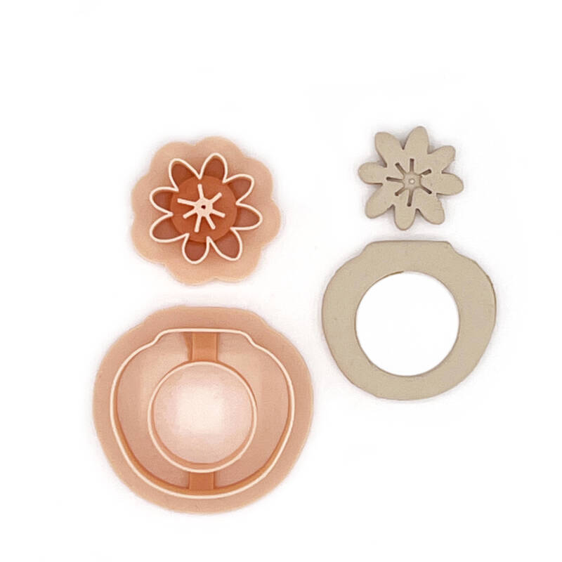 Round Vase with Flower